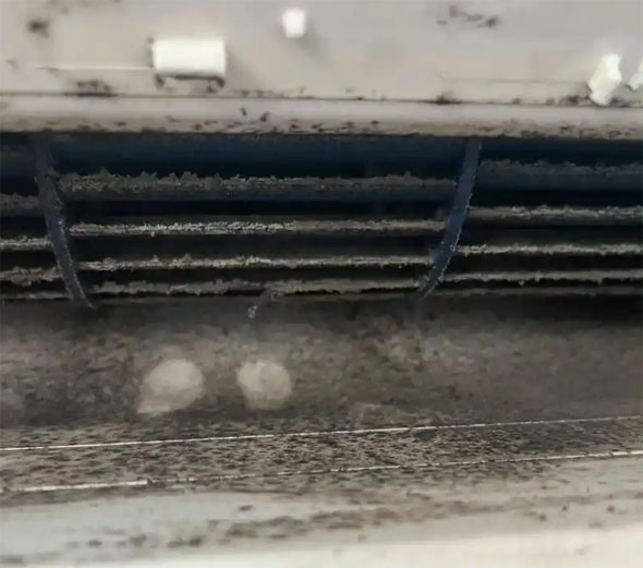 海门空调吹的风有股烧焦味是怎么回事